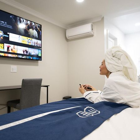 Omeo Suites Алхамбра Екстериор снимка