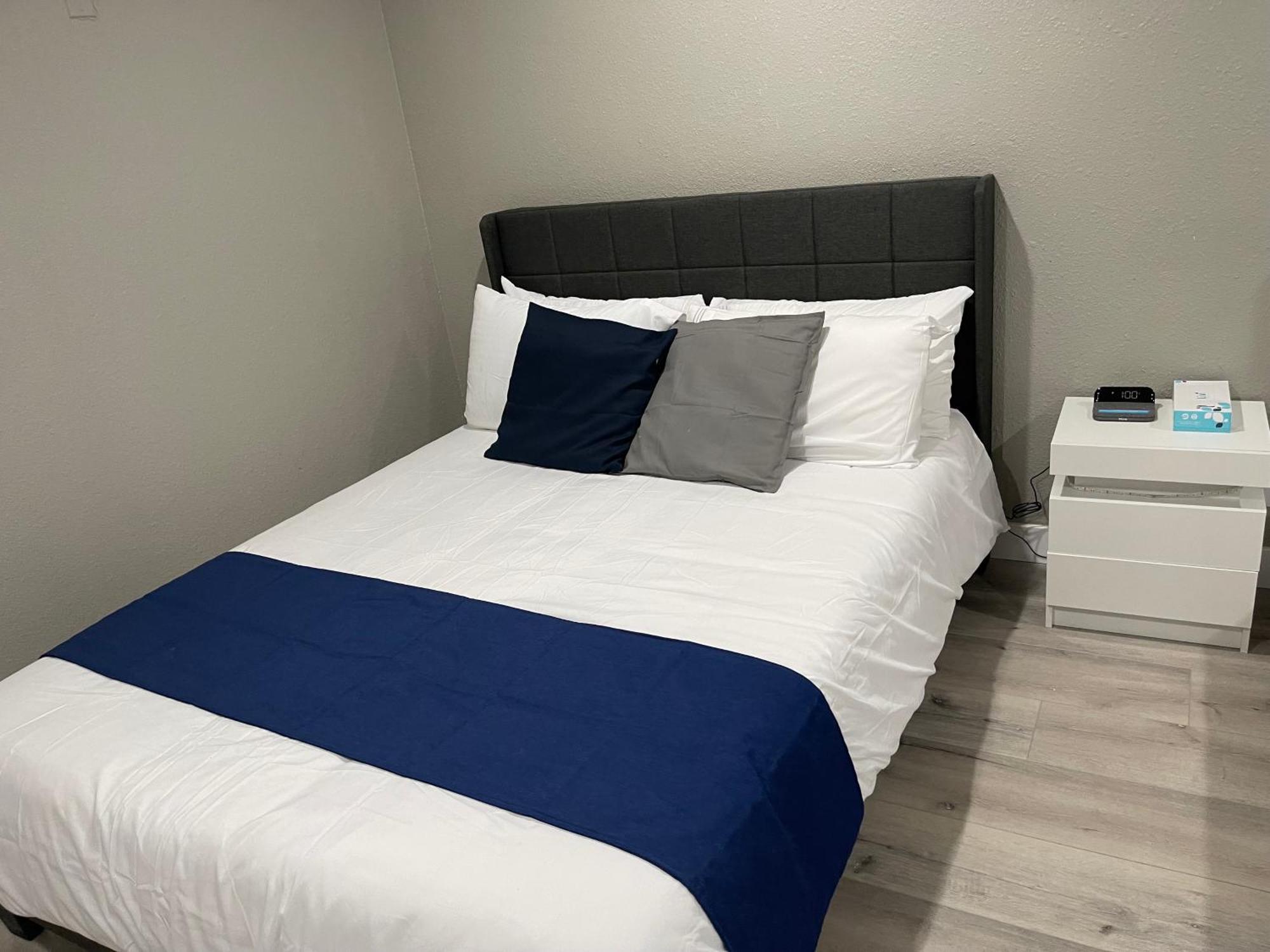 Omeo Suites Алхамбра Стая снимка